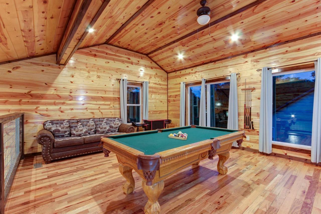 3 Master Bedrooms - Sleeps 10 - Location - Game Room - Hot Tub Піджен-Фордж Екстер'єр фото